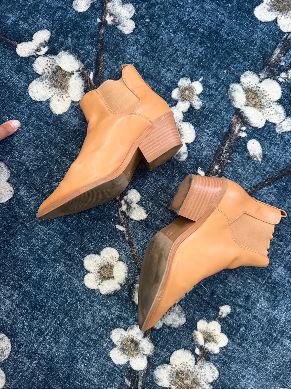 Universal Thread sleek pointed